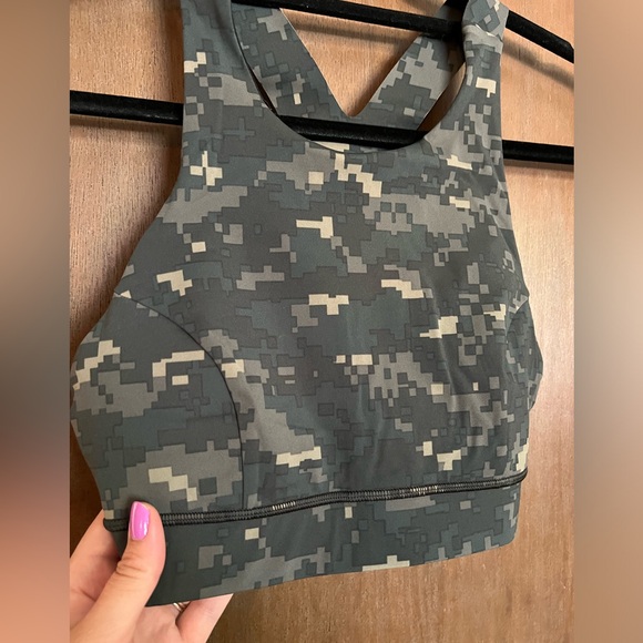 Lululemon Camo Sports Bra - Size 4 - Picture 5 of 5